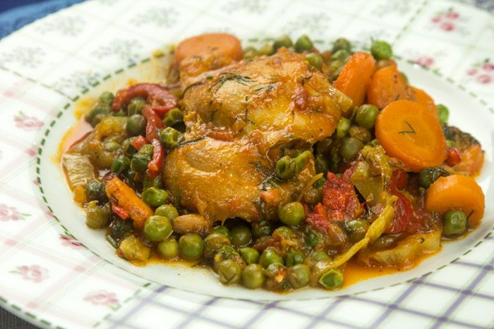 κοτόπουλο με αρακά και λαχανικά