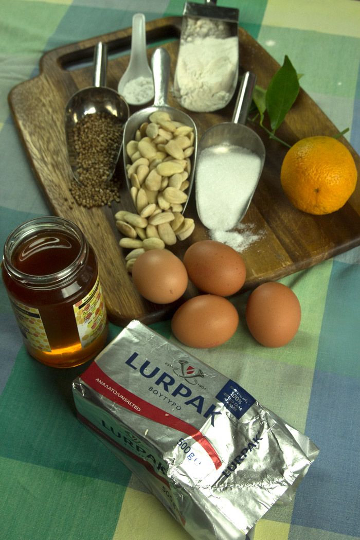 Μελοπορτοκαλένιο κέικ αμυγδάλου με σπόρους κόλιαντρου και σιρόπι