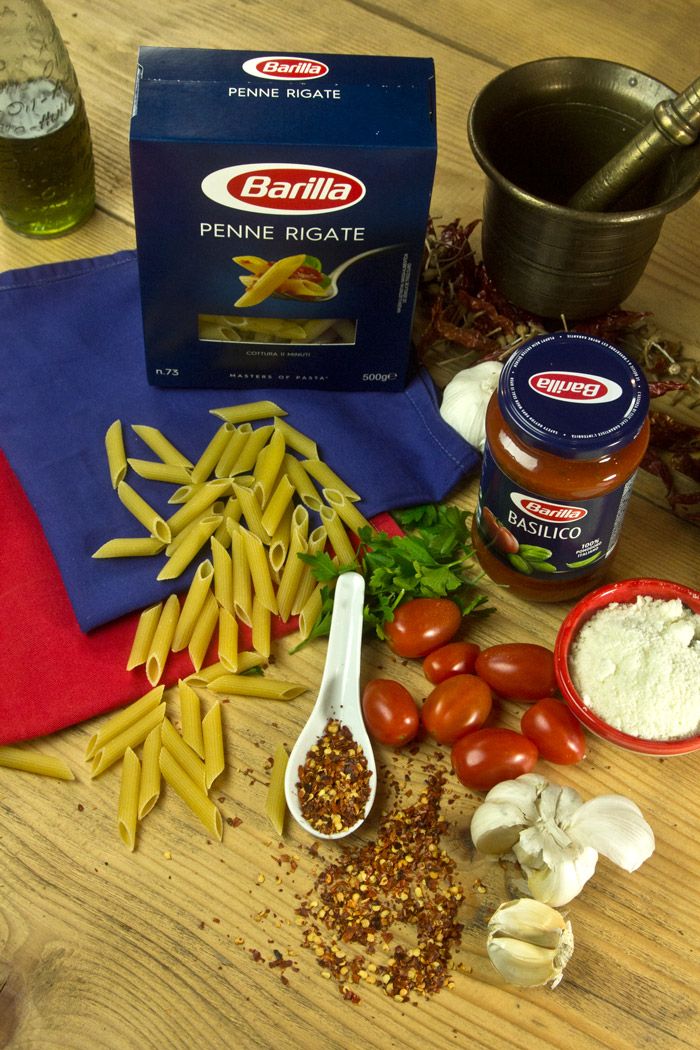 πέννες αραμπιάτα, μακαρονάδα με πικάντικη κόκκινη σάλτσα